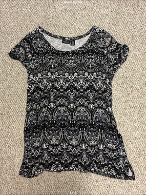 Jones & Co Black & White Patterned Scoop Neck Top (tunic). Size 1X